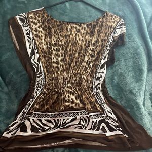 Super cute shirt stretches in the middle is a size LARGE